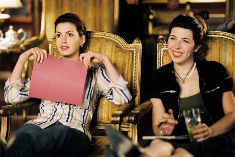 Anne Hathaway, Heather Matarazzo - The Princess Diaries 2: Royal Engagement - Photos