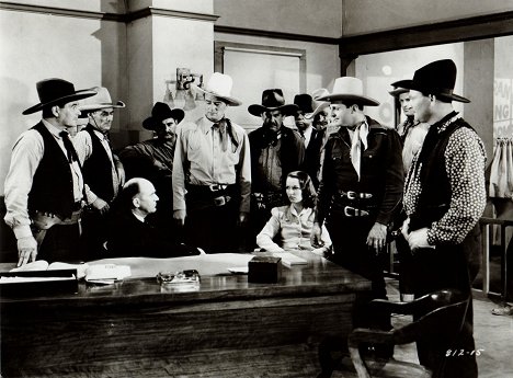 John Wayne, Louise Brooks - Overland Stage Raiders - Kuvat elokuvasta
