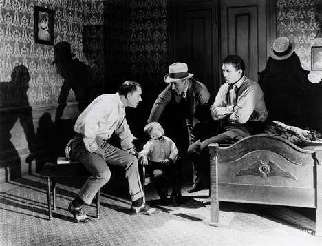 Lon Chaney, Harry Earles, Tod Browning, Victor McLaglen - The Unholy Three - Dreharbeiten