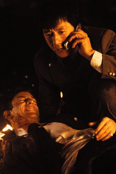 Jason Isaacs, Jackie Chan - The Tuxedo - Van film