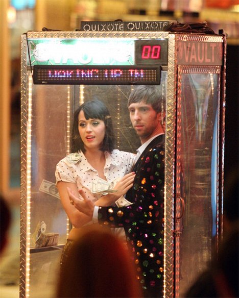 Katy Perry, Joel David Moore - Katy Perry - Waking Up in Vegas - Kuvat elokuvasta