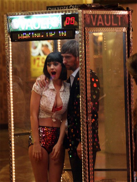 Katy Perry, Joel David Moore - Katy Perry - Waking Up in Vegas - Film