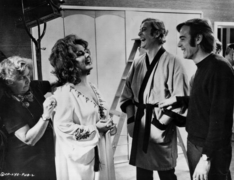 Elizabeth Taylor, Michael Caine, Brian G. Hutton - Zee and Co. - Van de set