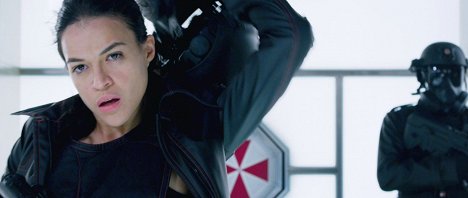 Michelle Rodriguez - Resident Evil: Retribution - Van film