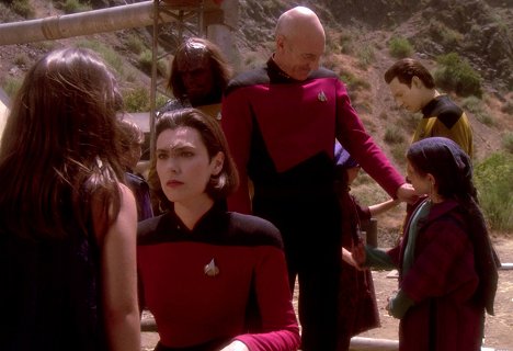 Michelle Forbes, Michael Dorn, Patrick Stewart, Brent Spiner - Star Trek: The Next Generation - Ensign Ro - Van film