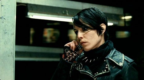 Noomi Rapace - The Girl with the Dragon Tattoo - Photos
