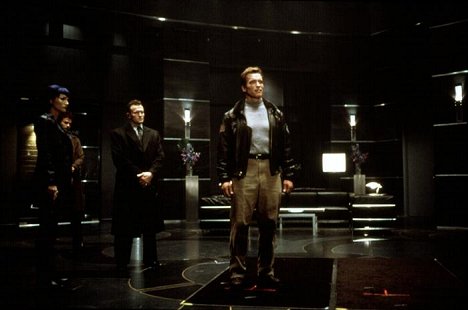 Sarah Wynter, Michael Rooker, Arnold Schwarzenegger - 6. den - Z filmu