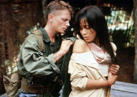 Michael J. Fox, Thuy Thu Le - Outrages - Film