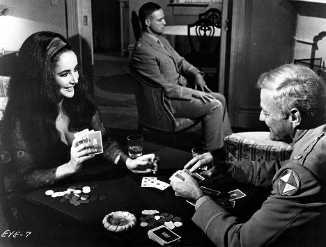 Elizabeth Taylor, Marlon Brando, Brian Keith - Spiegelbild im goldenen Auge - Filmfotos