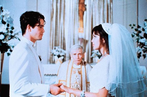 William Hickey, Angelina Jolie - Utajená svatba - Z filmu