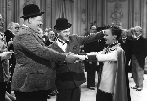Oliver Hardy, Stan Laurel, David Leland - Nothing But Trouble - Photos
