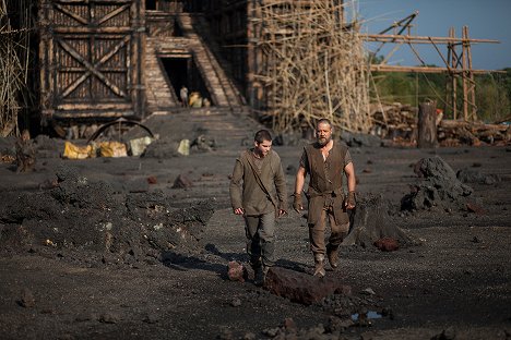Logan Lerman, Russell Crowe - Noah - Filmfotos