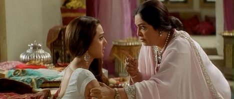 Preity Zinta, Kiron Kher - Veer-Zaara - De la película