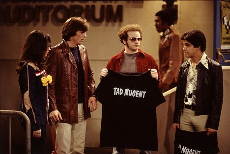 Mila Kunis, Ashton Kutcher, Danny Masterson, Wilmer Valderrama - That '70s Show - Photos