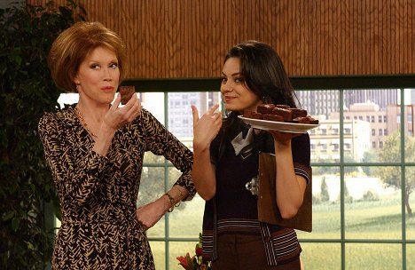 Mary Tyler Moore, Mila Kunis - That '70s Show - Photos