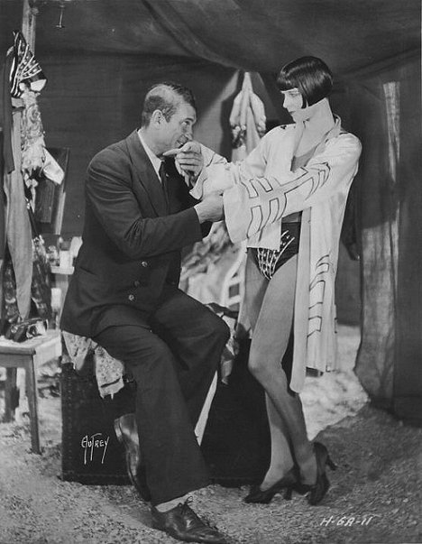 Victor McLaglen, Louise Brooks - A Girl in Every Port - Photos