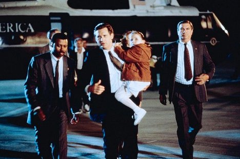 Bill Pullman, Mae Whitman - Independence Day - Filmfotos