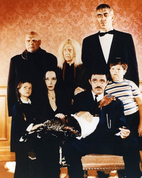 Lisa Loring, Jackie Coogan, Carolyn Jones, Marie Blake, John Astin, Ted Cassidy, Ken Weatherwax - Die Addams Family - Werbefoto