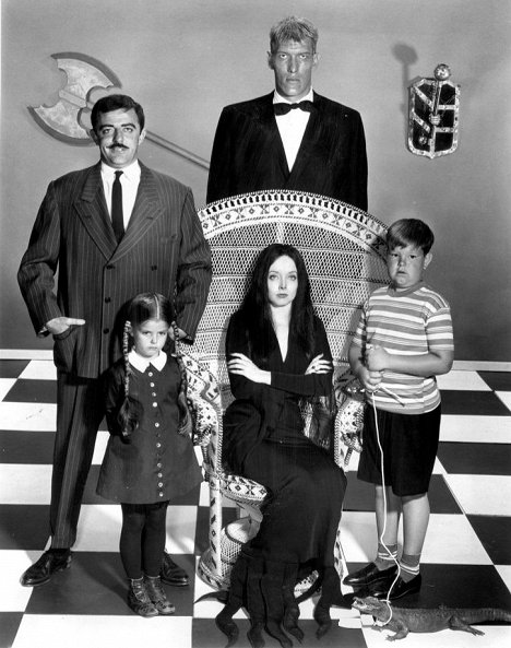 John Astin, Lisa Loring, Ted Cassidy, Carolyn Jones, Ken Weatherwax - Die Addams Family - Werbefoto