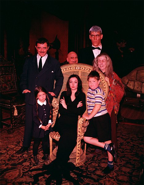 John Astin, Lisa Loring, Jackie Coogan, Carolyn Jones, Ted Cassidy, Ken Weatherwax, Marie Blake - Die Addams Family - Werbefoto