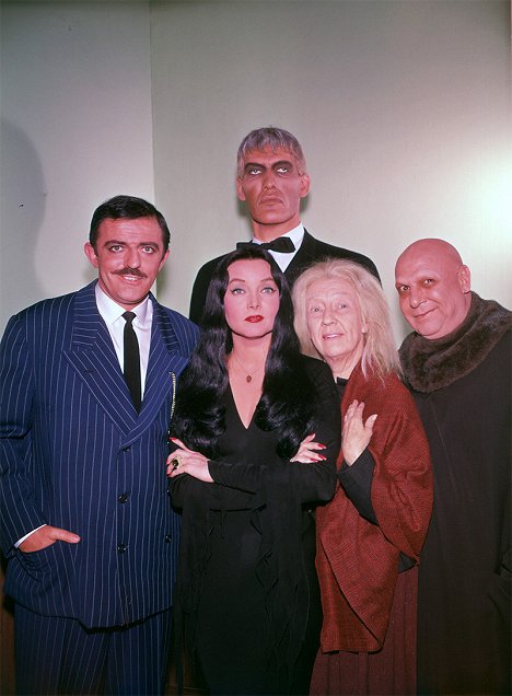 John Astin, Carolyn Jones, Ted Cassidy, Marie Blake, Jackie Coogan - Die Addams Family - Werbefoto
