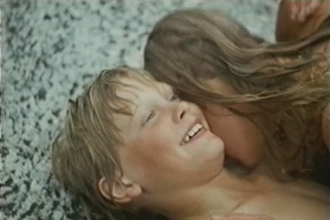 Tomas Fryk - Lasten saari - Kuvat elokuvasta
