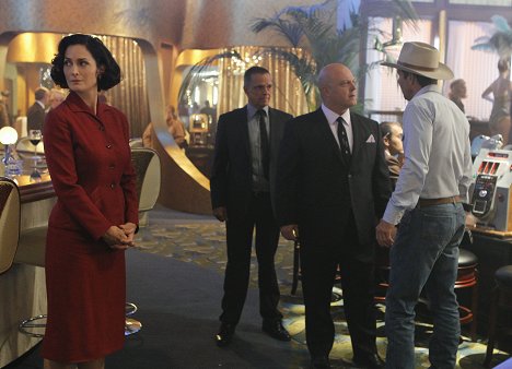 Carrie-Anne Moss, James Russo, Michael Chiklis - Vegas - Bad Seeds - Photos