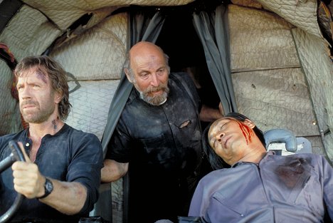 Chuck Norris, Yehuda Efroni - Braddock: Missing in Action 3 - Photos