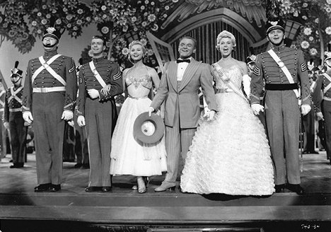 Gordon MacRae, Virginia Mayo, James Cagney, Doris Day - Regimenten danser - Kuvat elokuvasta