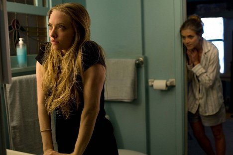 Amanda Seyfried, Emily Wickersham - Gone - Photos