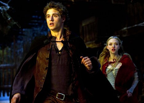 Max Irons, Amanda Seyfried - Caperucita Roja - De la película