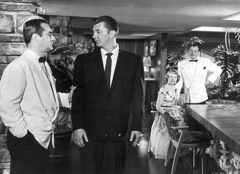 Jim Backus, Robert Mitchum, Marjorie Reynolds - His Kind of Woman - Kuvat elokuvasta