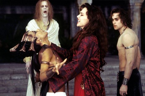 Bruce Spence, Aaliyah, Lena Olin, Stuart Townsend - Queen of the Damned - Van film