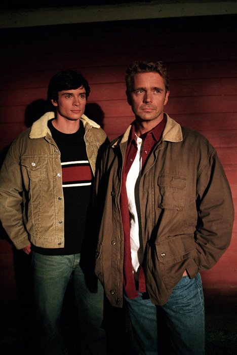 Tom Welling, John Schneider - Smallville - Cool - Filmfotos