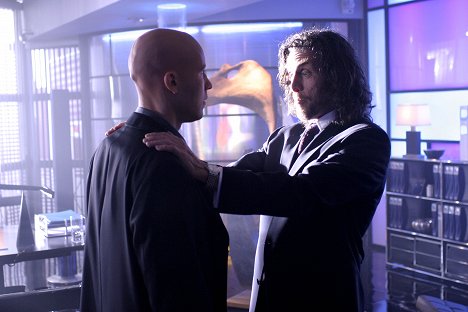 Michael Rosenbaum, John Glover - Smallville - Forsaken - Photos