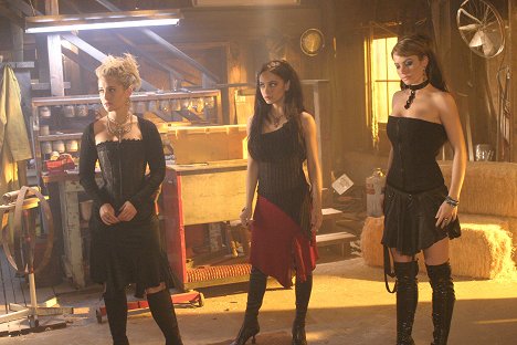 Allison Mack, Kristin Kreuk, Erica Durance - Tajemnice Smallville - Zaklęcie - Z filmu