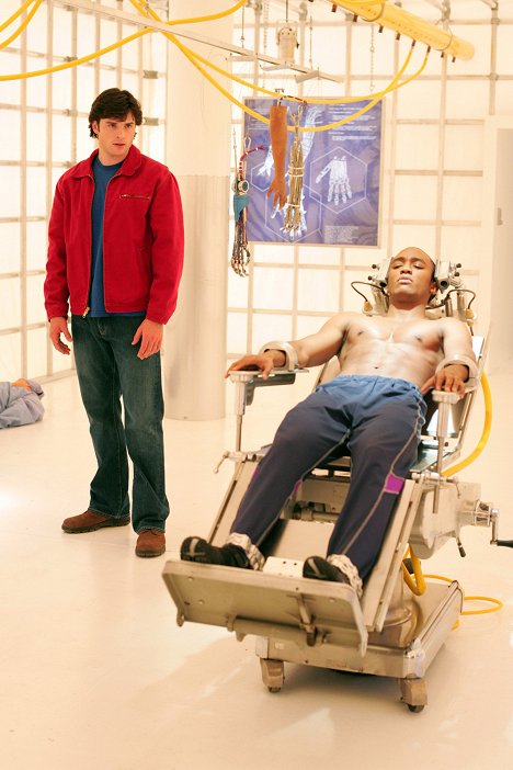Tom Welling, Lee Thompson Young - Smallville - Cyborg - Photos