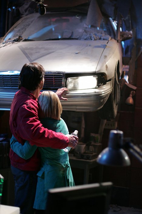 Tom Welling, Allison Mack - Smallville - Untergang - Filmfotos
