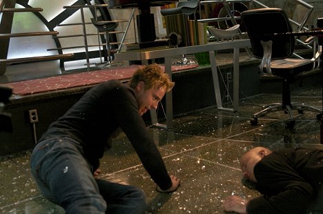 Justin Hartley, Michael Rosenbaum - Smallville - Post mortem - Film