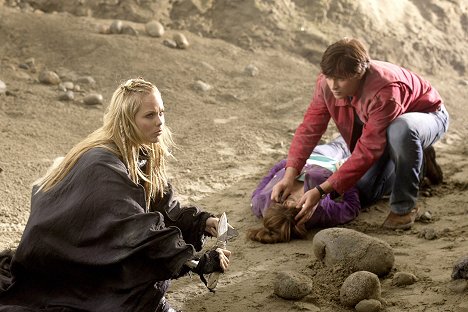 Laura Vandervoort, Tom Welling - Smallville - Bloodline - Kuvat elokuvasta