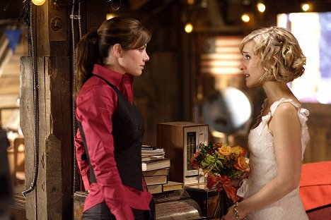 Erica Durance, Allison Mack - Smallville - Entführung der Braut - Filmfotos
