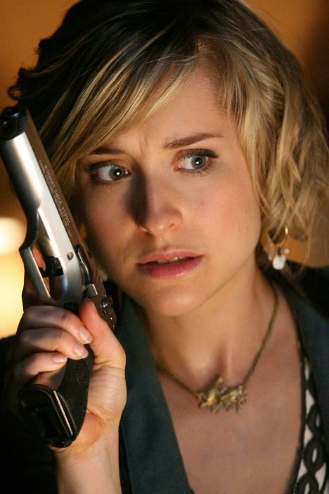 Allison Mack - Smallville - Savior - Photos