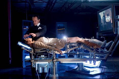 Erica Durance, Gil Bellows - Smallville - Charade - Photos