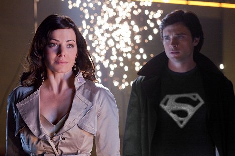 Erica Durance, Tom Welling - Smallville - Charade - Photos