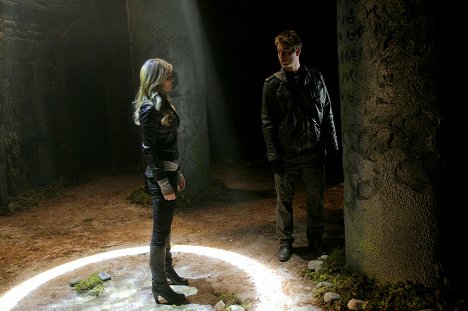 Laura Vandervoort, Justin Hartley - Smallville - Prophecy - Photos