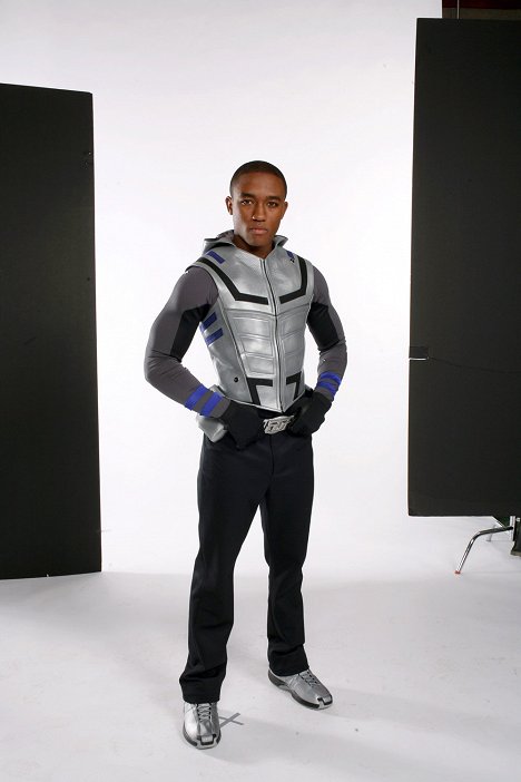 Lee Thompson Young - Smallville - Justice - Van de set