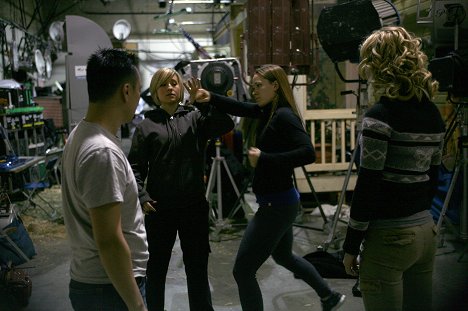 Allison Mack - Smallville - Důvěra - Z natáčení