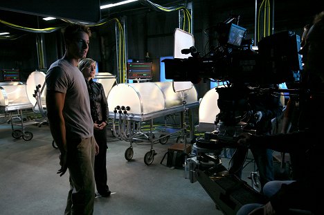 Justin Hartley, Allison Mack - Smallville - Collateral - Van de set