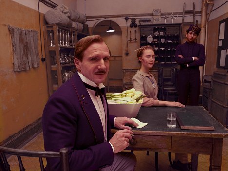 Ralph Fiennes, Saoirse Ronan, Tony Revolori - Grand Budapest Hotel - Filmfotos