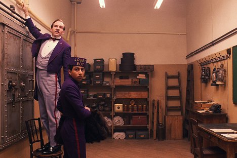 Ralph Fiennes, Tony Revolori - Grandhotel Budapešť - Z filmu